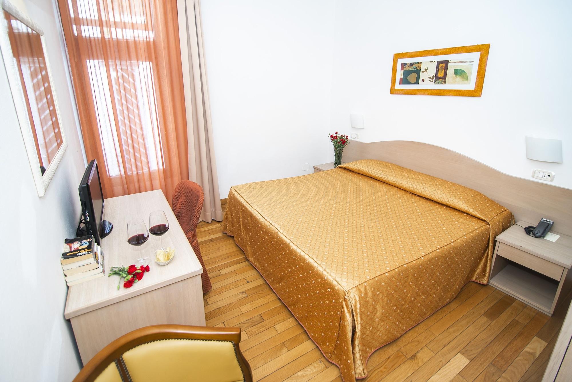 Hotel La Colonna Siena Bagian luar foto