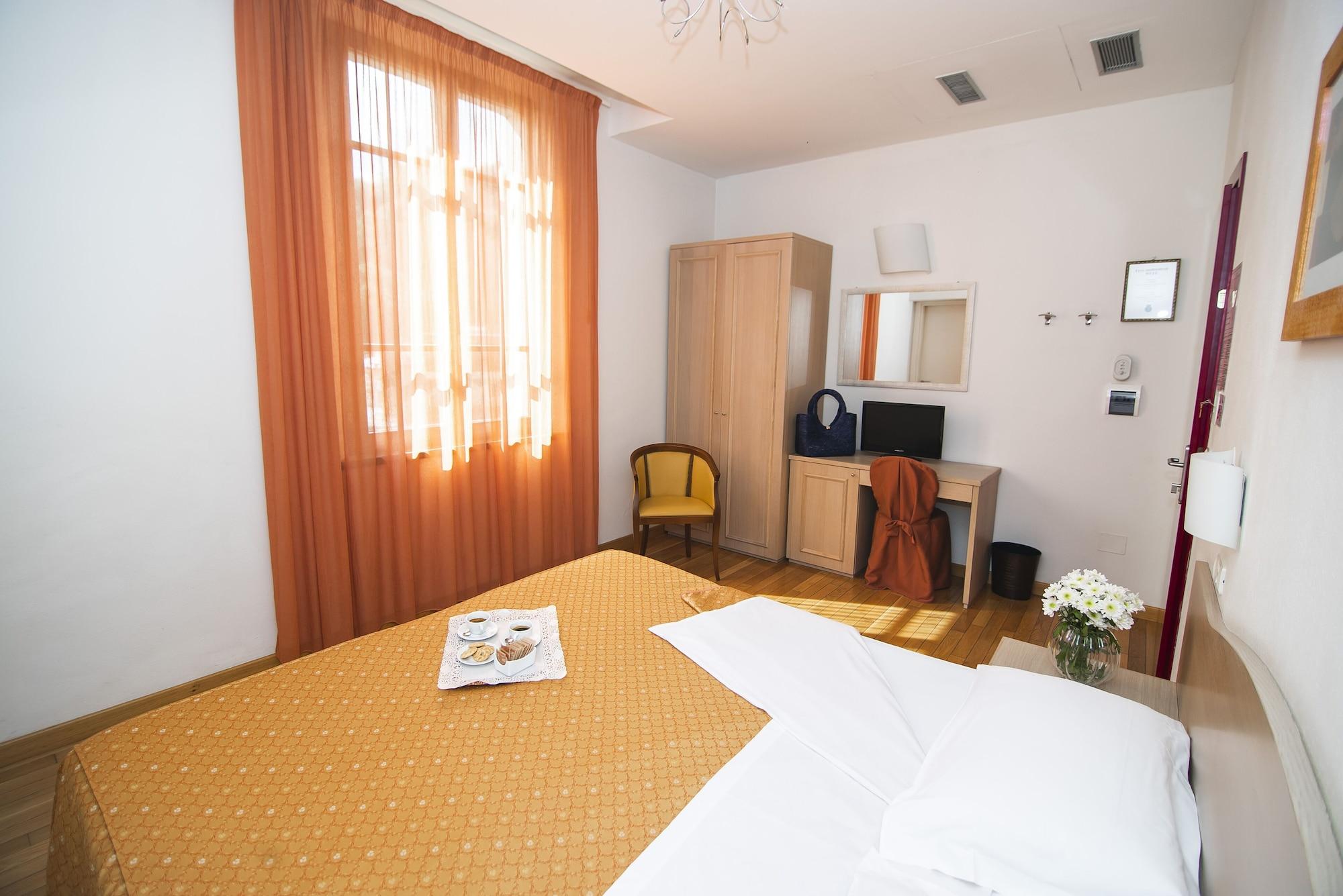 Hotel La Colonna Siena Bagian luar foto