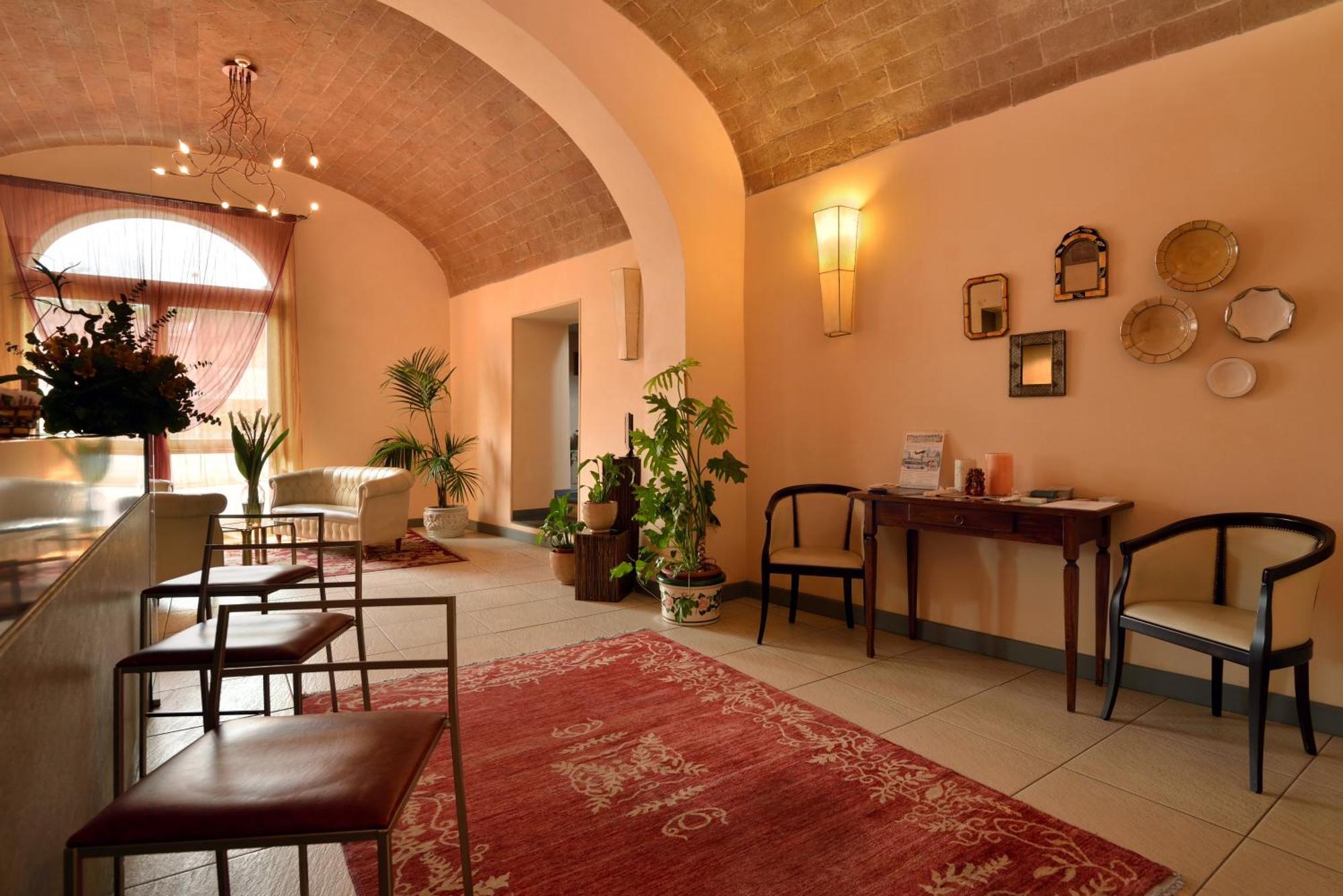 Hotel La Colonna Siena Bagian luar foto