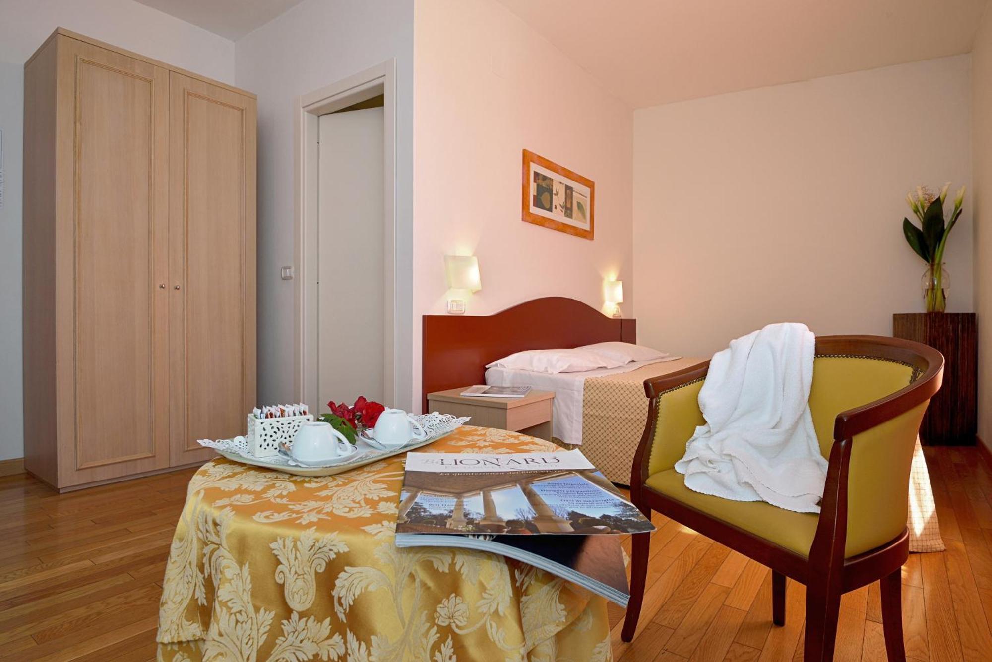 Hotel La Colonna Siena Bagian luar foto