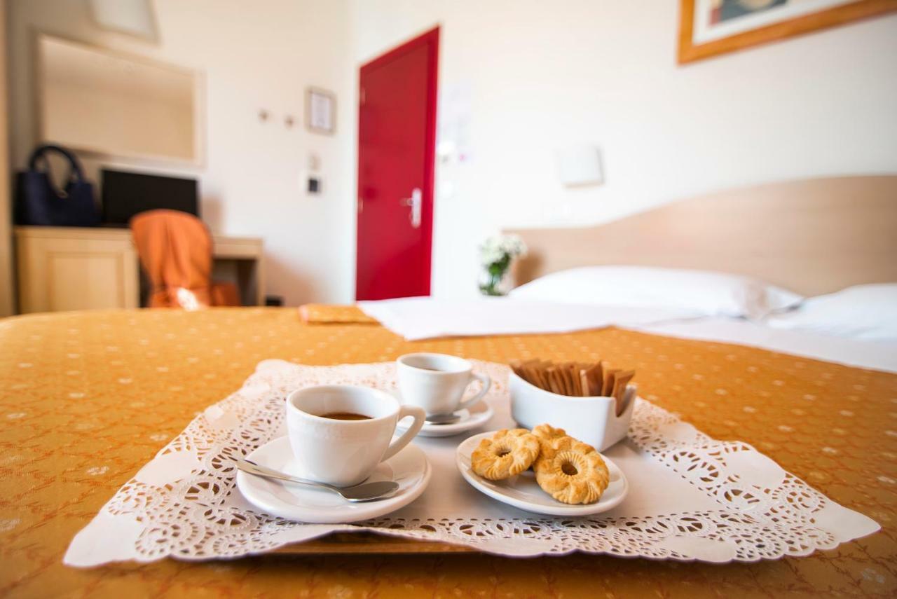 Hotel La Colonna Siena Bagian luar foto