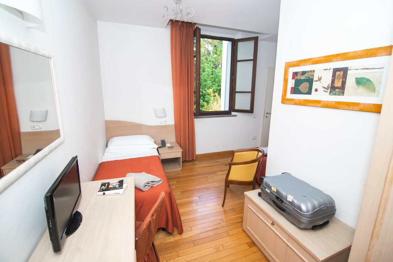 Hotel La Colonna Siena Bagian luar foto