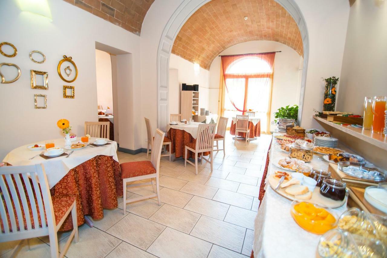 Hotel La Colonna Siena Bagian luar foto