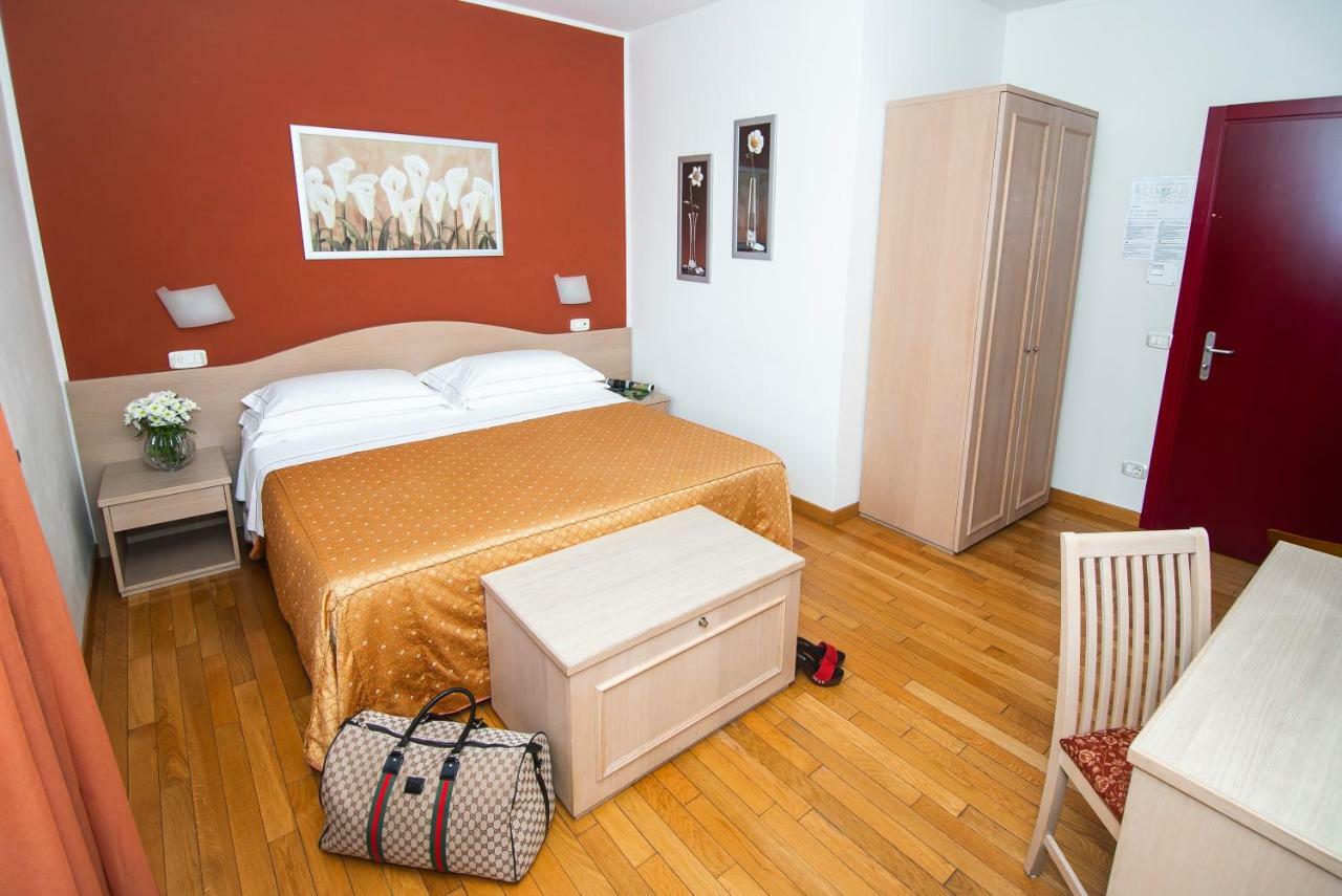 Hotel La Colonna Siena Bagian luar foto