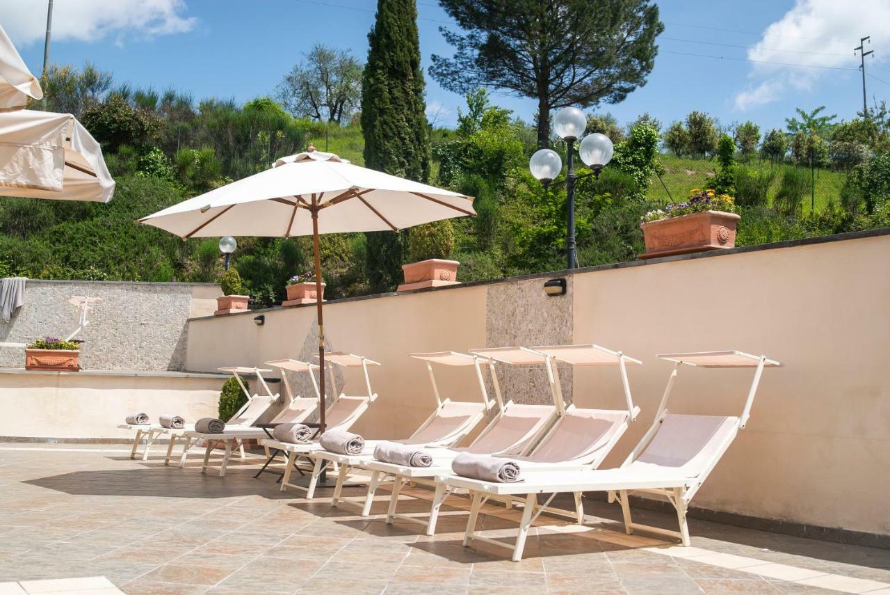 Hotel La Colonna Siena Bagian luar foto
