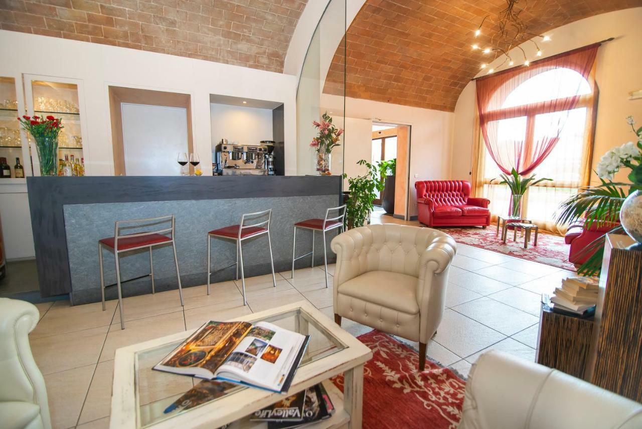 Hotel La Colonna Siena Bagian luar foto