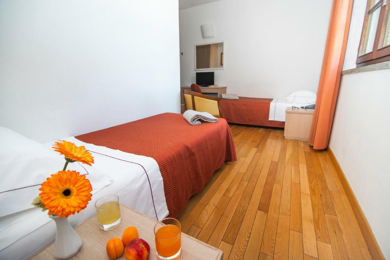 Hotel La Colonna Siena Bagian luar foto